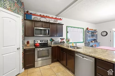 Kitchen - 514 S 285 E, Vernal, UT 84078 photo 2 of 3
