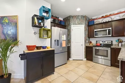 Kitchen - 514 S 285 E, Vernal, UT 84078 photo 3 of 3
