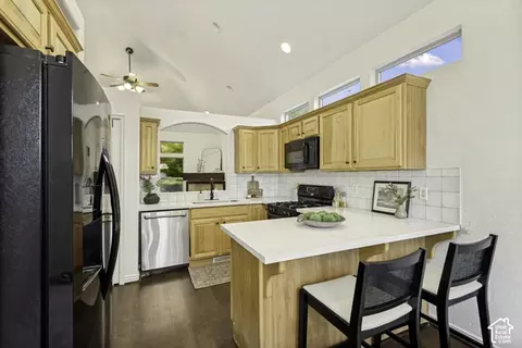 Kitchen - 15168 S Eagle Crest Dr, Draper, UT 84020 photo 1 of 6