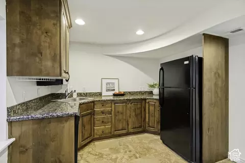 Kitchen - 15168 S Eagle Crest Dr, Draper, UT 84020 photo 5 of 6