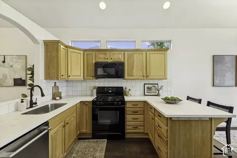Kitchen - 15168 S Eagle Crest Dr, Draper, UT 84020 photo 4 of 6