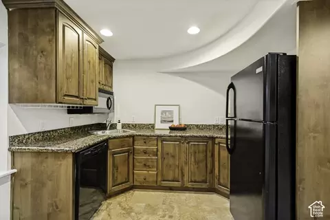 Kitchen - 15168 S Eagle Crest Dr, Draper, UT 84020 photo 6 of 6