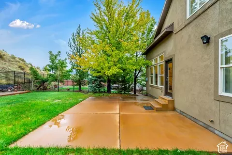 Exterior - 15168 S Eagle Crest Dr, Draper, UT 84020 photo 4 of 7