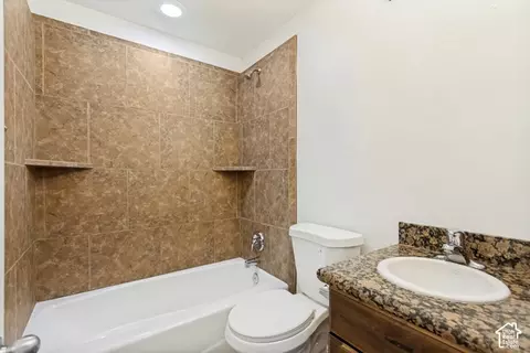 Bath - 15168 S Eagle Crest Dr, Draper, UT 84020 photo 5 of 6