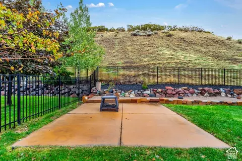 Exterior - 15168 S Eagle Crest Dr, Draper, UT 84020 photo 5 of 7