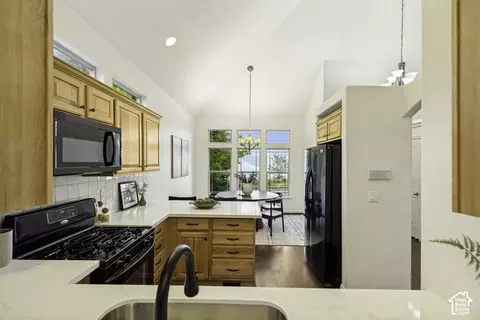 Kitchen - 15168 S Eagle Crest Dr, Draper, UT 84020 photo 3 of 6