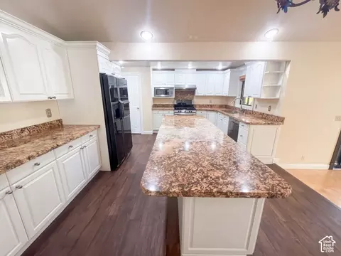 Kitchen - 11129 S 2125 E, Sandy, UT 84092 photo 1 of 8