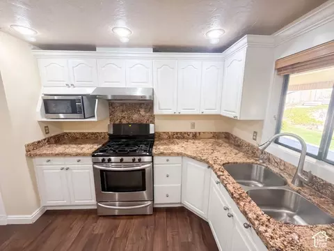 Kitchen - 11129 S 2125 E, Sandy, UT 84092 photo 7 of 8