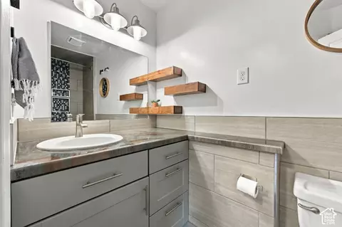 Bath - 251 E 7350 S, Midvale, UT 84047 photo 3 of 4