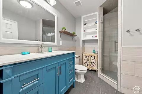 Bath - 251 E 7350 S, Midvale, UT 84047 photo 1 of 4