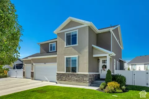 Exterior - 7727 N Lone Tree Ct E, Eagle Mountain, UT 84005 photo 4 of 13