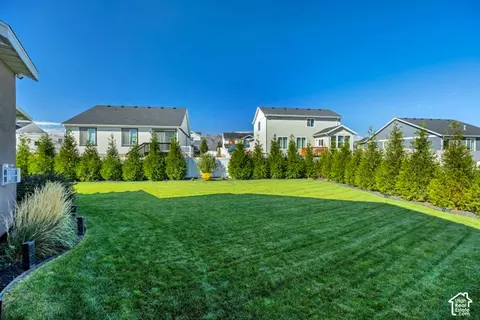 Exterior - 7727 N Lone Tree Ct E, Eagle Mountain, UT 84005 photo 12 of 13