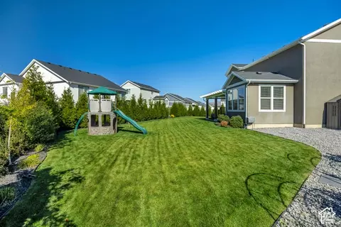 Exterior - 7727 N Lone Tree Ct E, Eagle Mountain, UT 84005 photo 11 of 13