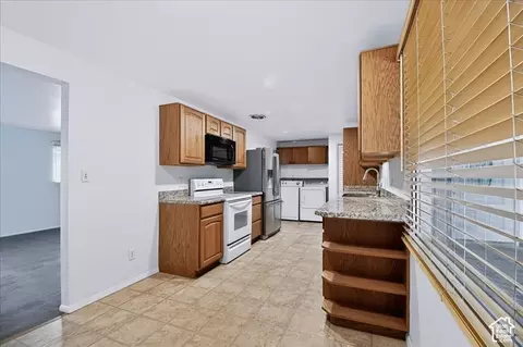 Kitchen - 1021 E 5290 S, Murray, UT 84117 photo 2 of 4