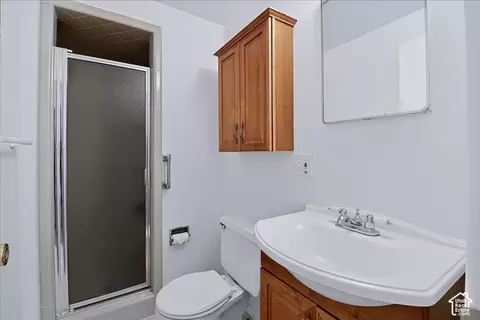 Bath - 1021 E 5290 S, Murray, UT 84117 photo 2 of 2
