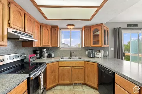 Kitchen - 5791 S 3975 W, Roy, UT 84067 photo 2 of 3