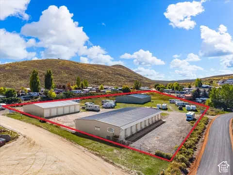 2984 S Sweetwater Dr, Garden City, UT 84028