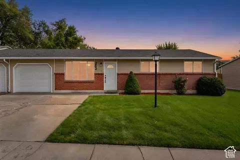 Exterior - 262 E 8375 S, Sandy, UT 84070 photo 3 of 7