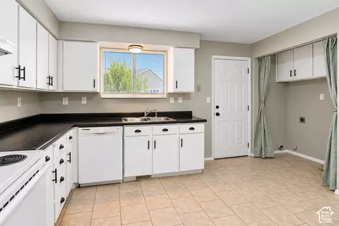 Kitchen - 262 E 8375 S, Sandy, UT 84070 photo 3 of 3