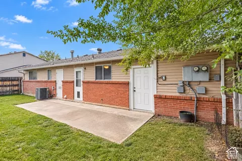 Exterior - 262 E 8375 S, Sandy, UT 84070 photo 6 of 7