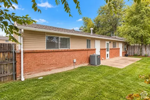 Exterior - 262 E 8375 S, Sandy, UT 84070 photo 4 of 7