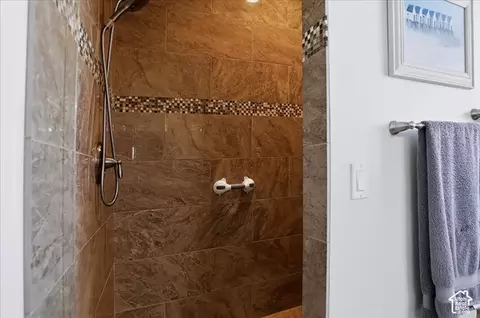 Bath - 3983 N 570 W, Erda, UT 84074 photo 2 of 10
