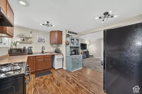 Kitchen - 562 Kirk St, Layton, UT 84041 photo 1 of 2