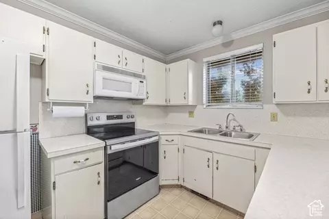 Kitchen - 9456 David St, Sandy, UT 84070 photo 2 of 3
