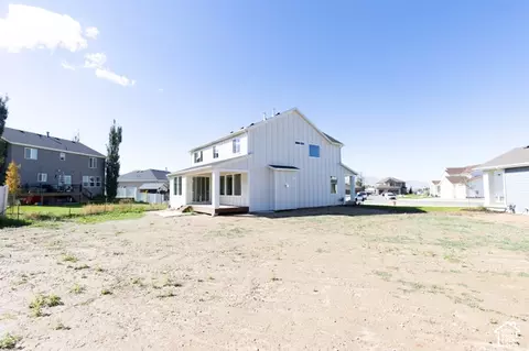 Exterior - 814 E 350 N #4, Salem, UT 84653 photo 5 of 5