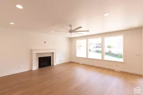 Living - 814 E 350 N #4, Salem, UT 84653 photo 1 of 5