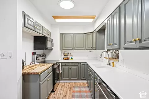 Kitchen - 161 W Washington Ave S, Murray, UT 84107 photo 3 of 3