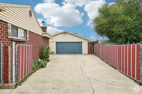 Exterior - 161 W Washington Ave S, Murray, UT 84107 photo 8 of 16
