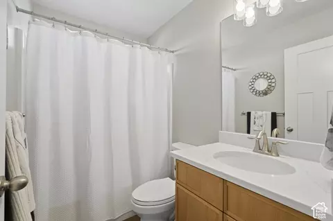Bath - 504 S Lake View Dr, Vineyard, UT 84059 photo 1 of 4