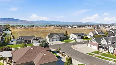 View/Area - 504 S Lake View Dr, Vineyard, UT 84059 photo 1 of 7