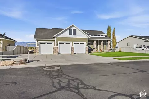 Exterior - 504 S Lake View Dr, Vineyard, UT 84059 photo 13 of 18