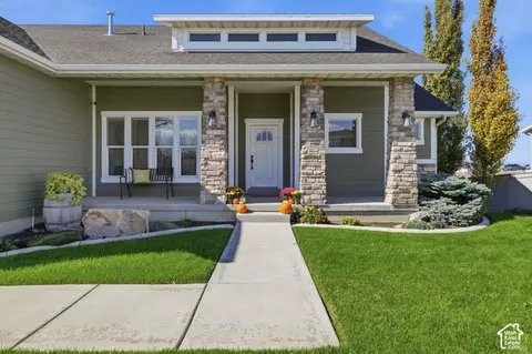 Exterior - 504 S Lake View Dr, Vineyard, UT 84059 photo 2 of 18