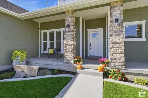 Exterior - 504 S Lake View Dr, Vineyard, UT 84059 photo 3 of 18