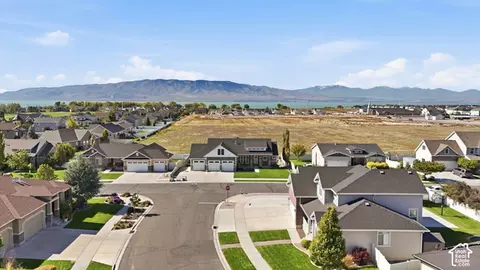 View/Area - 504 S Lake View Dr, Vineyard, UT 84059 photo 2 of 7