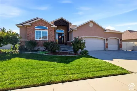 853 W Cherry Oak Cir, Salt Lake City, UT 84123