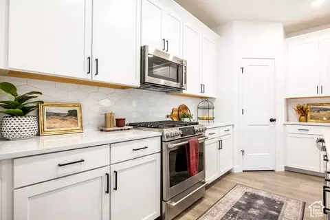 Kitchen - 252 E Bellis Ct #117, Draper, UT 84020 photo 3 of 7