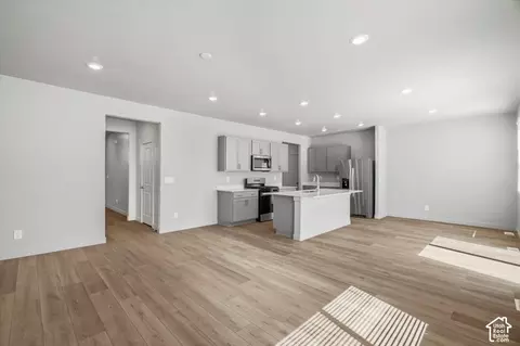 Living - 928 E Cody St #6118, Eagle Mountain, UT 84005 photo 1 of 3