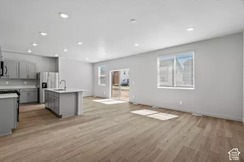Living - 928 E Cody St #6118, Eagle Mountain, UT 84005 photo 2 of 3