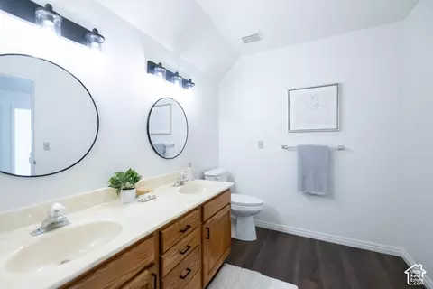 Bath - 833 S 300 W, Orem, UT 84058 photo 3 of 7