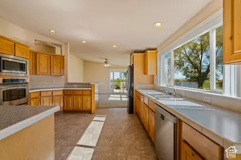 Kitchen - 7255 W 3000 N, Abraham, UT 84635 photo 3 of 4