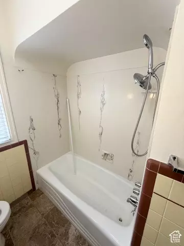 Bath - 4910 S 900 E, Murray, UT 84117 photo 2 of 4