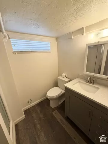 Bath - 4910 S 900 E, Murray, UT 84117 photo 3 of 4