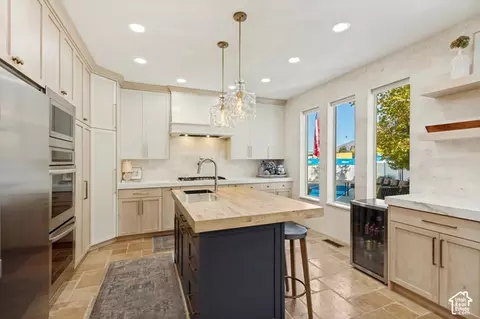 Kitchen - 2047 E Candle Tree Cv S, Sandy, UT 84092 photo 8 of 9