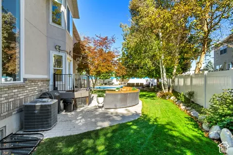 Exterior - 2047 E Candle Tree Cv S, Sandy, UT 84092 photo 6 of 15