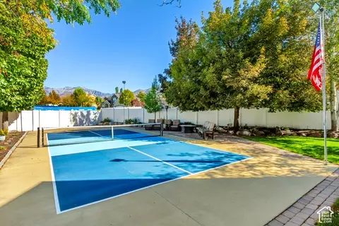 Exterior - 2047 E Candle Tree Cv S, Sandy, UT 84092 photo 10 of 15