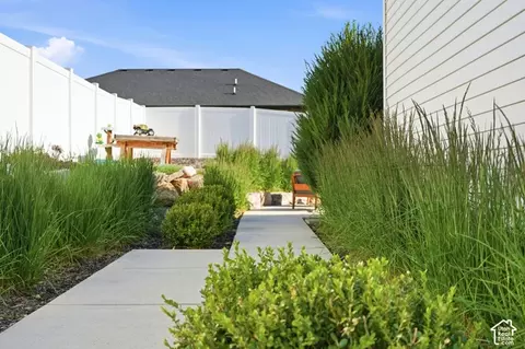 Exterior - 1058 E 300 S, Smithfield, UT 84335 photo 13 of 16